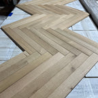 ナラフローリング　ヘリンボーン　無塗装