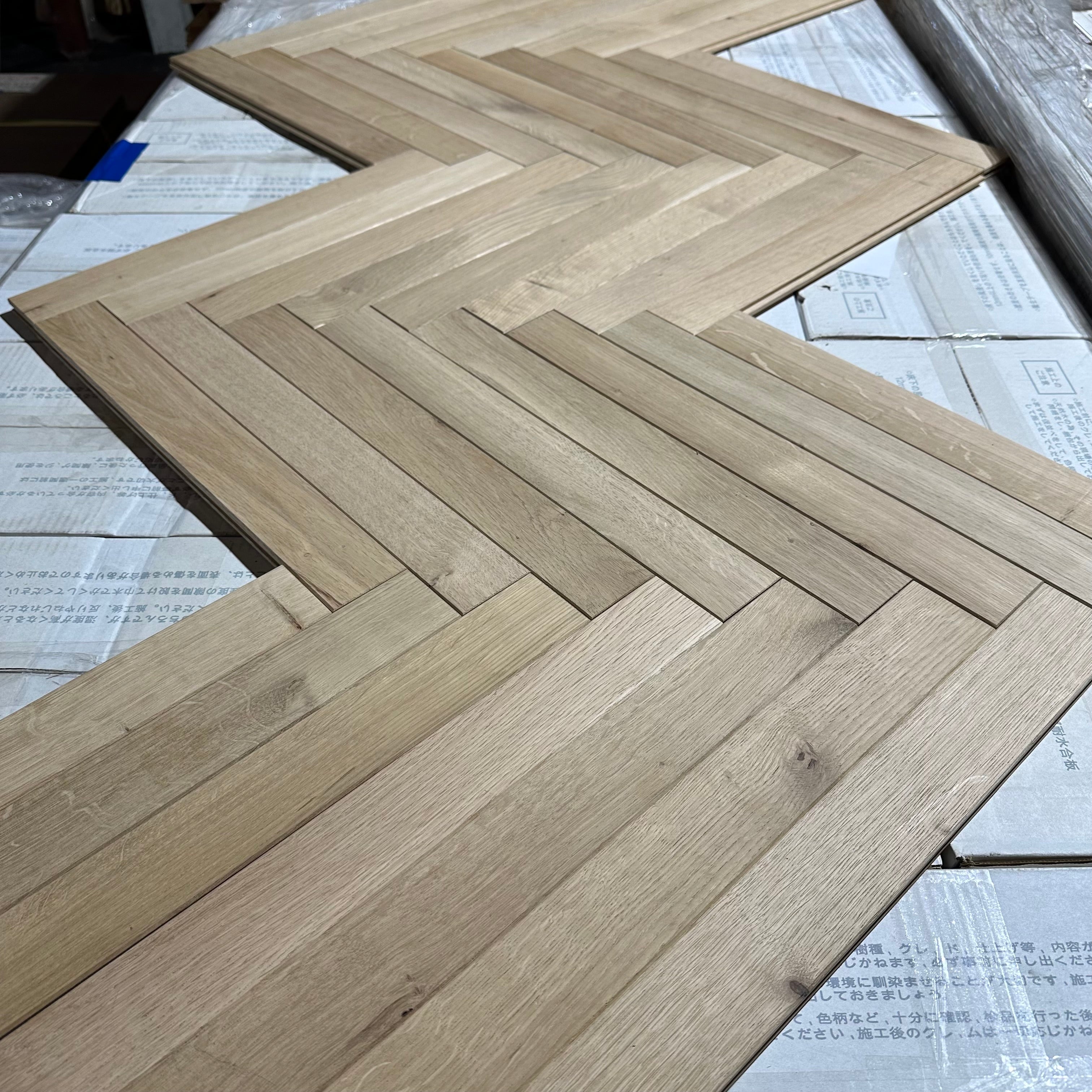 ナラフローリング　ヘリンボーン　無塗装