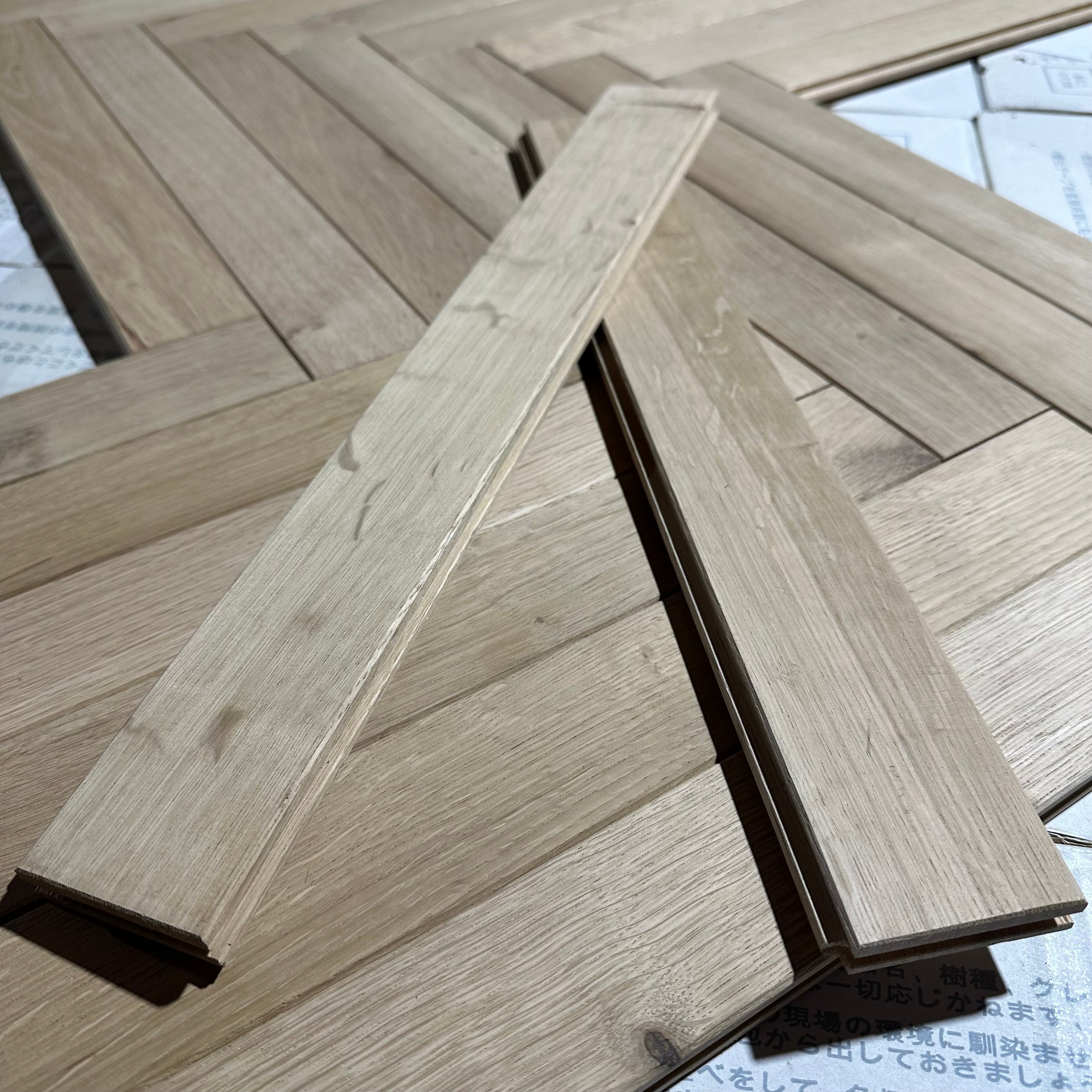 ナラフローリング　ヘリンボーン　無塗装